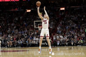  霍勒迪全面发挥雄鹿主场大胜热火迎六连胜