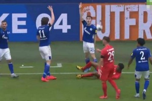  曼城控球率高达七成完全压制对手进攻空间