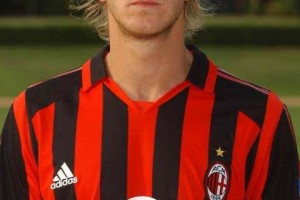  AC米兰功勋队长替补救主保留争冠希望  