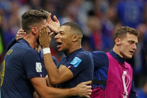  罗马德比战激情四射红狼军团笑到最后一刻