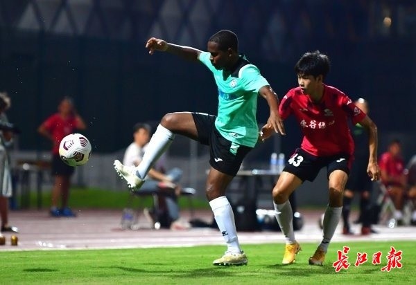  曼联门将神勇发挥零封对手战胜水晶宫