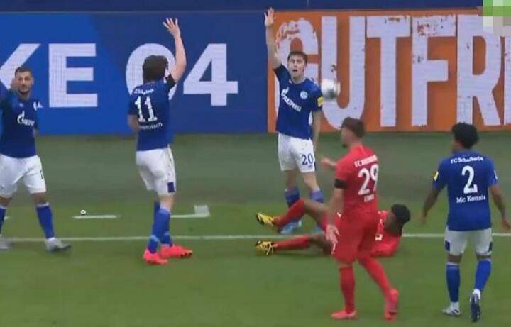  曼城控球率高达七成完全压制对手进攻空间