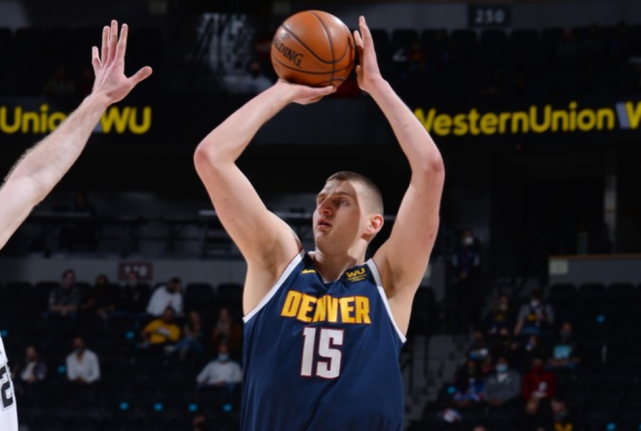  约基奇准三双助掘金轻取马刺巩固西部榜首  