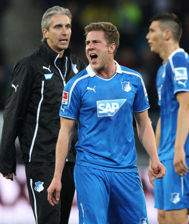  德甲裁判争议判罚引发热议影响联赛竞争格局