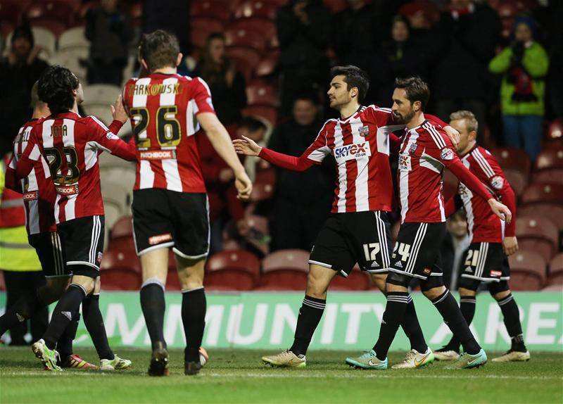  布伦特福德传控艺术流，蜜蜂军团掌控中场节奏