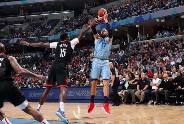  莫兰特暴力扣篮引爆全场灰熊豪取六连胜