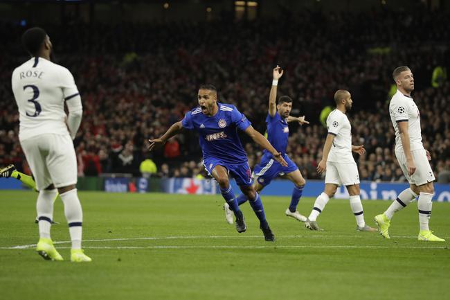  罗马中场核心伤退，球队及时调整保住平局结果