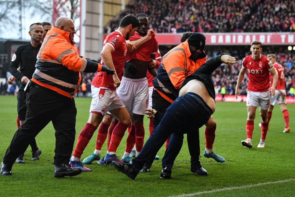  诺丁汉森林铁桶阵显威，零封领头羊创造历史
